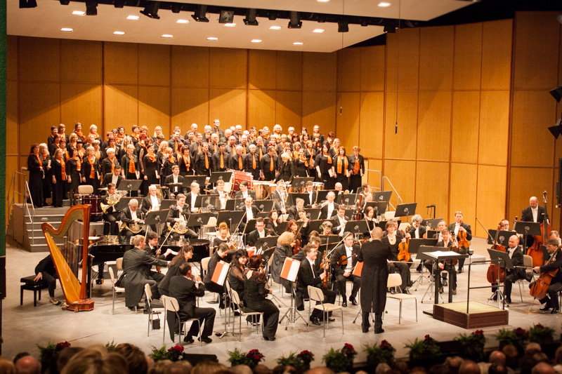 Eröffnungskonzert der 48. Musikfesttage in der Lausitzhalle Hoyerswerda mit "Magnificat" von John Rutter